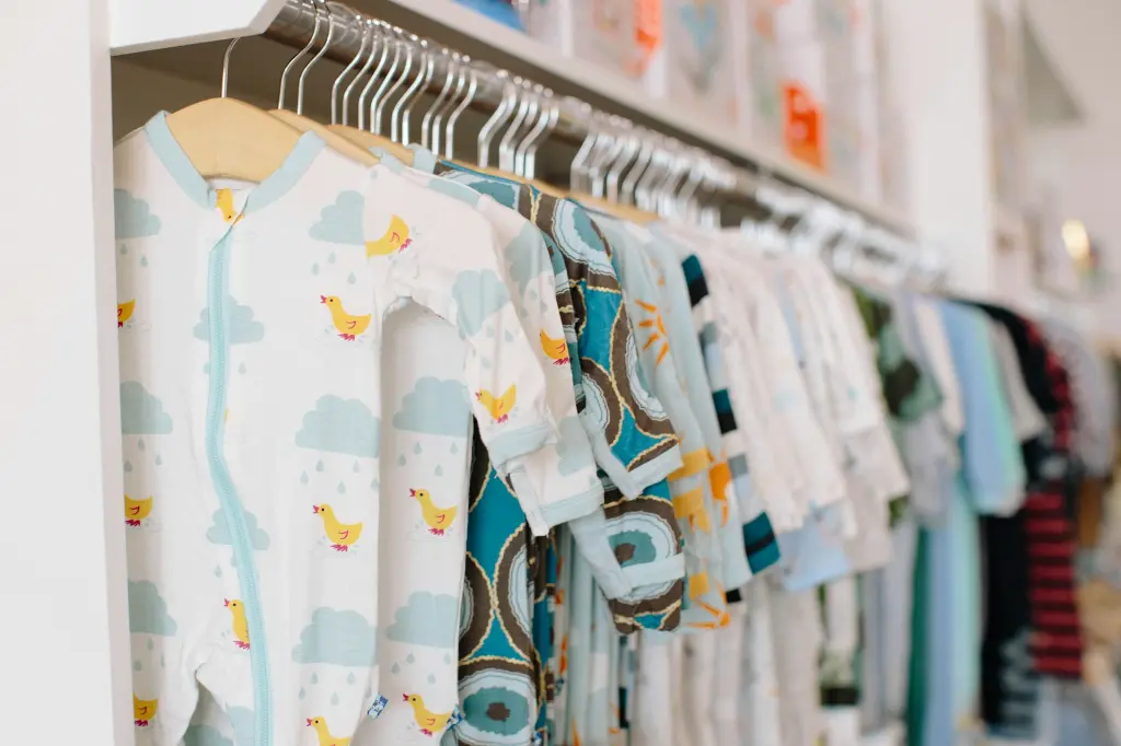 unsplash_su6w8v_JXwo_t shirts and polos clothes.webp.jpg