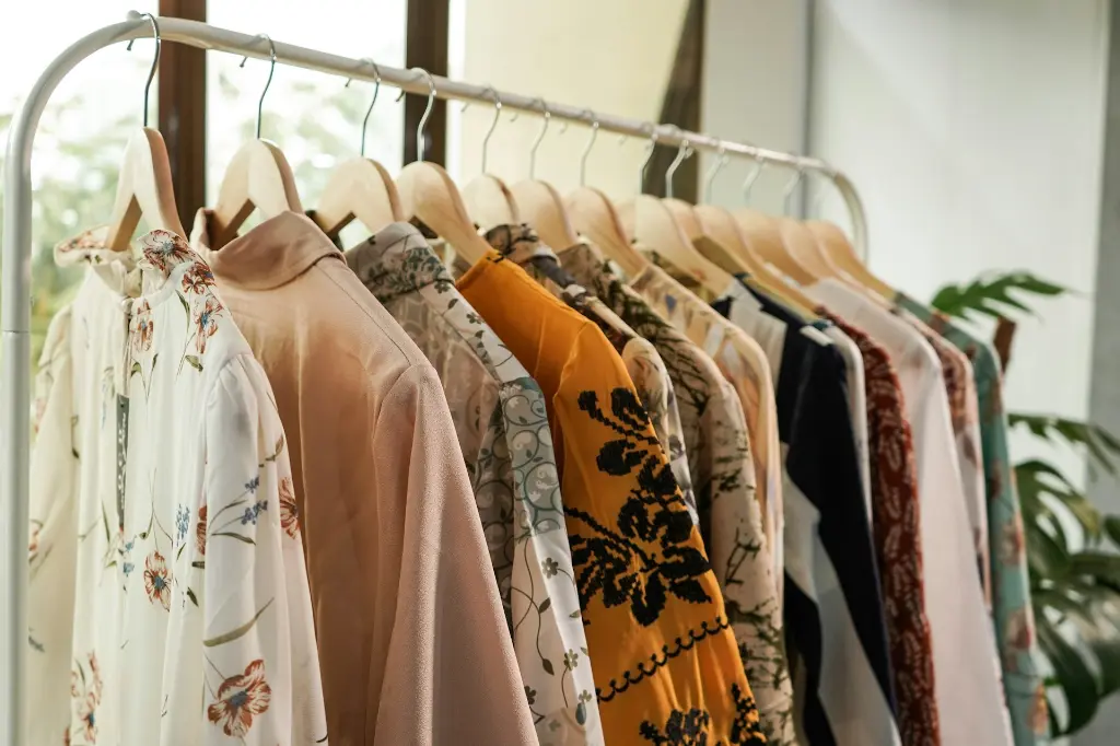 unsplash_7F7kEHj72MQ_t shirts and polos clothes.webp.jpg.jpg